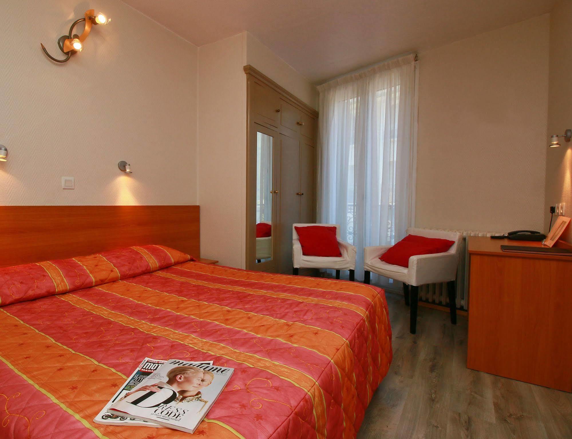 Hotel Panoramic Bagnères-de-Luchon Kültér fotó